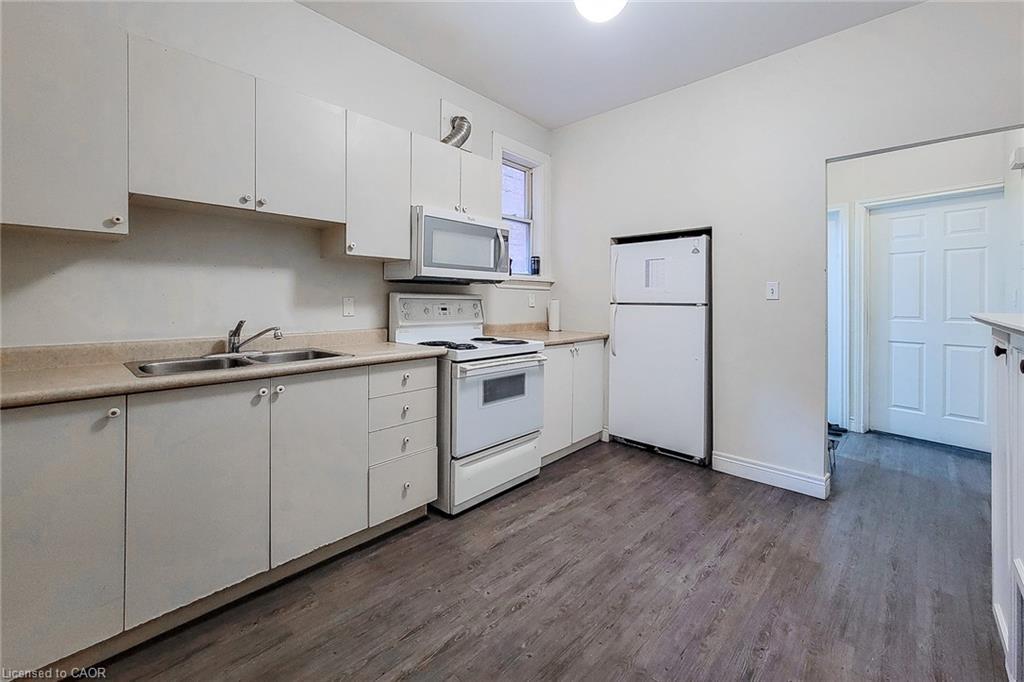 125 Sanford Avenue N, Hamilton, ON - Indoor Photo Showing Kitchen With Double Sink