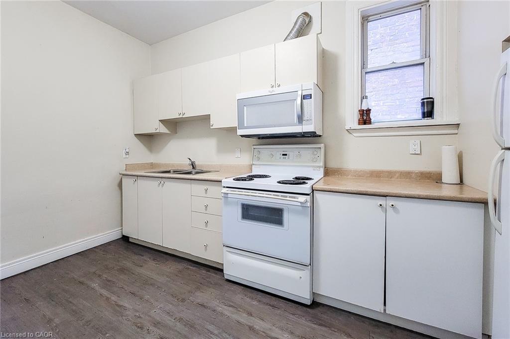 125 Sanford Avenue N, Hamilton, ON - Indoor Photo Showing Kitchen With Double Sink