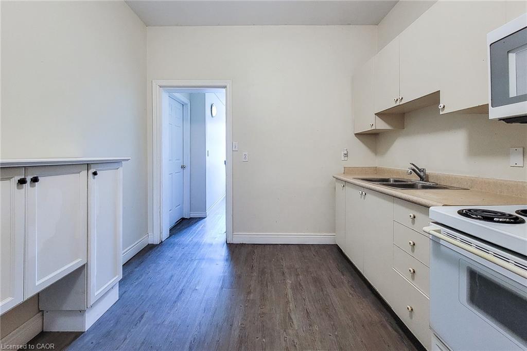 125 Sanford Avenue N, Hamilton, ON - Indoor Photo Showing Kitchen With Double Sink