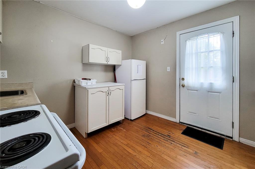 125 Sanford Avenue N, Hamilton, ON - Indoor Photo Showing Laundry Room