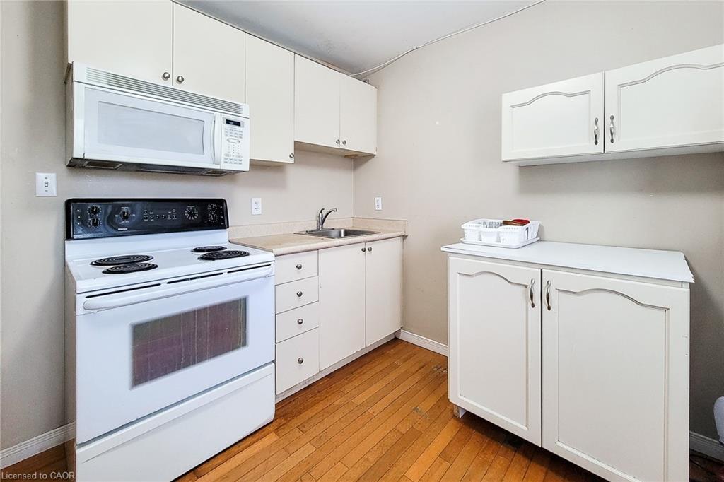 125 Sanford Avenue N, Hamilton, ON - Indoor Photo Showing Kitchen