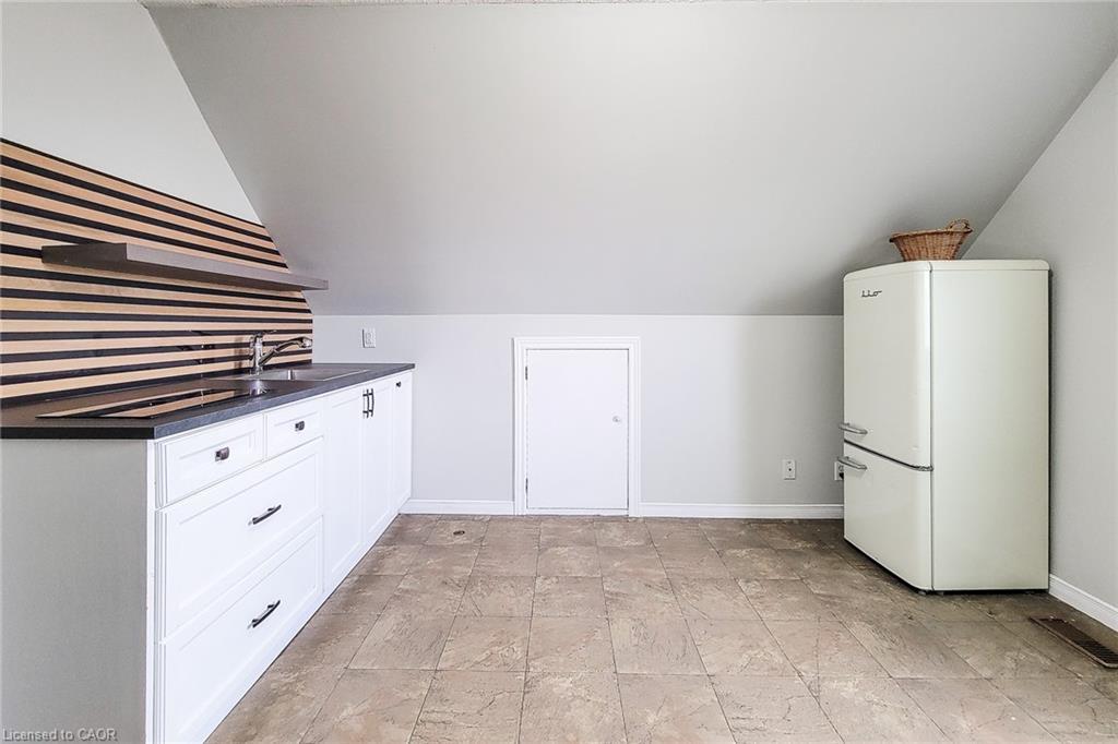 125 Sanford Avenue N, Hamilton, ON - Indoor Photo Showing Other Room