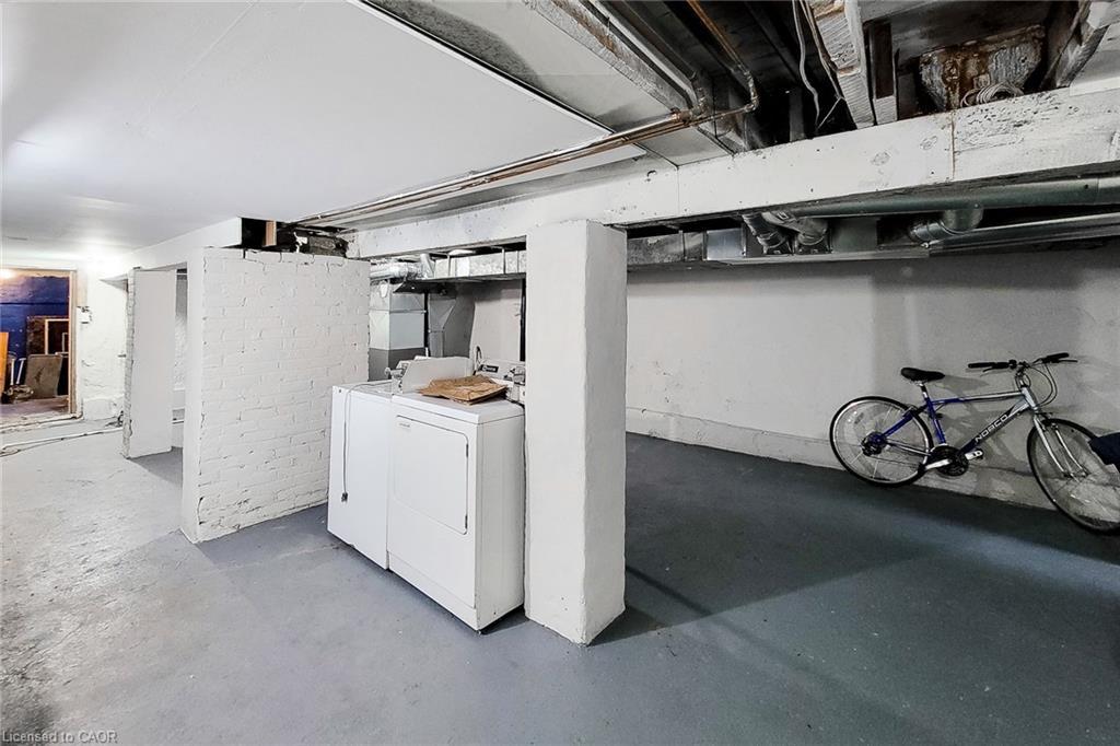 125 Sanford Avenue N, Hamilton, ON - Indoor Photo Showing Garage