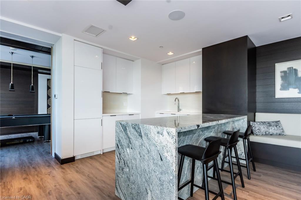 1001-2025 Maria Street, Burlington, ON - Indoor Photo Showing Kitchen