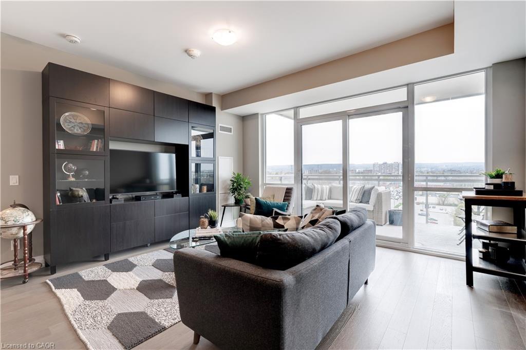 1001-2025 Maria Street, Burlington, ON - Indoor Photo Showing Living Room