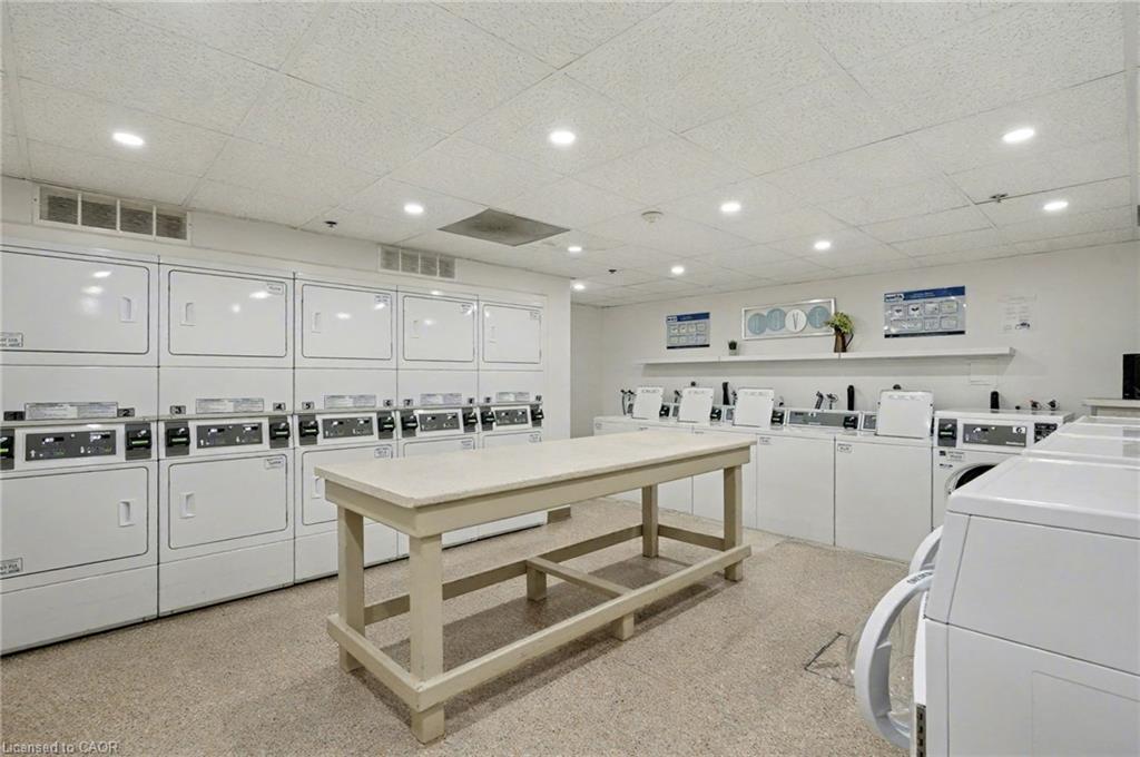 1001-15 Nicklaus Drive, Hamilton, ON - Indoor Photo Showing Laundry Room
