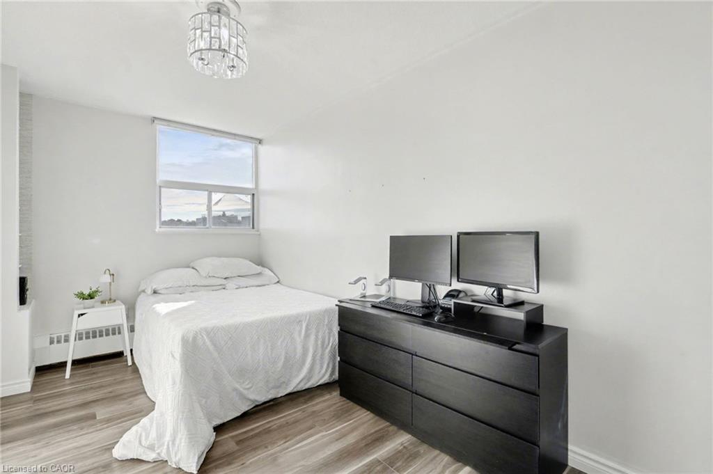 1001-15 Nicklaus Drive, Hamilton, ON - Indoor Photo Showing Bedroom