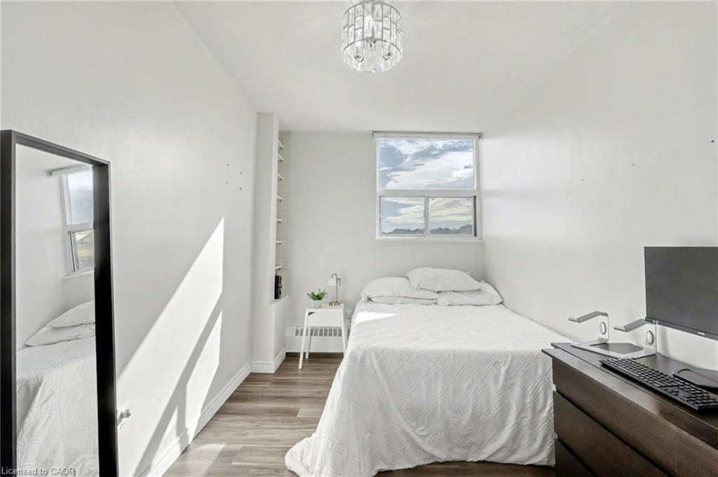 1001-15 Nicklaus Drive, Hamilton, ON - Indoor Photo Showing Bedroom