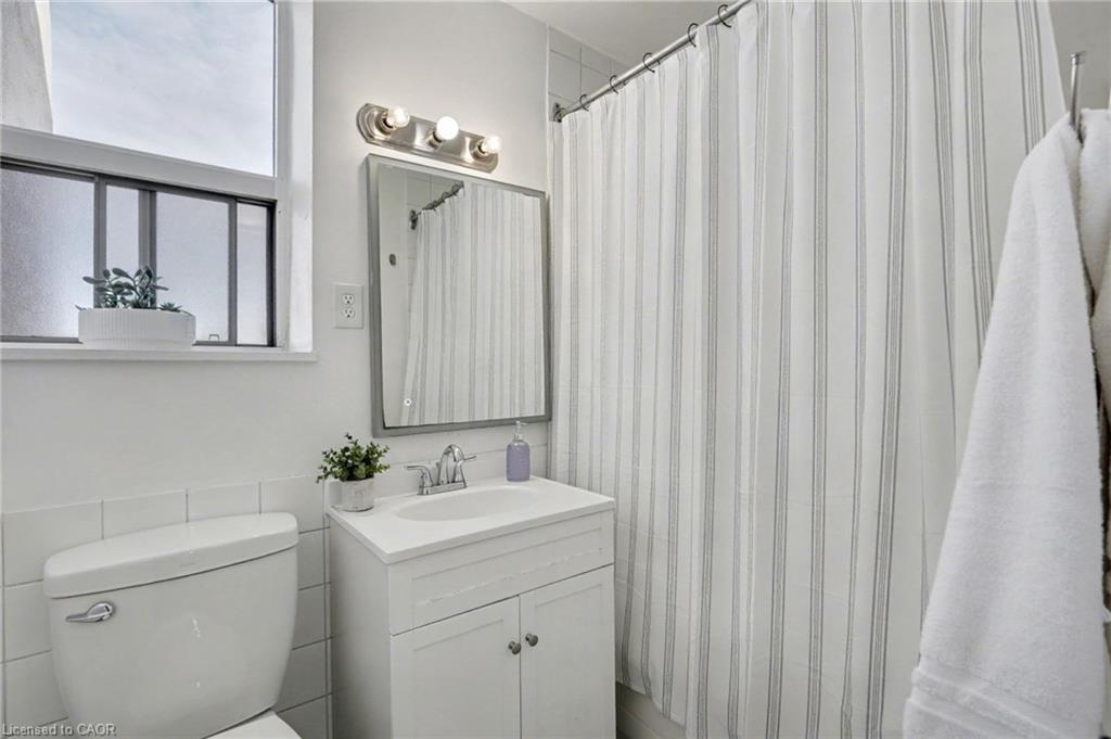 1001-15 Nicklaus Drive, Hamilton, ON - Indoor Photo Showing Bathroom