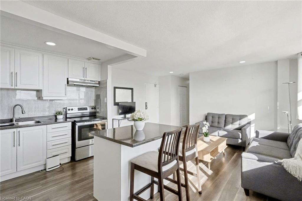 1001-15 Nicklaus Drive, Hamilton, ON - Indoor Photo Showing Kitchen
