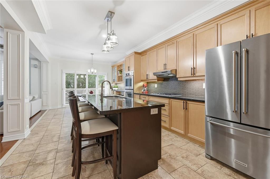 266 Admiral Drive, Oakville, ON - Indoor Photo Showing Kitchen With Upgraded Kitchen