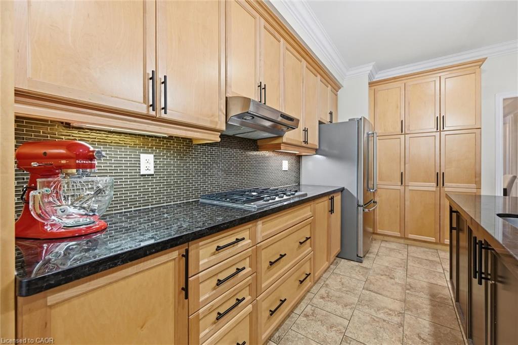 266 Admiral Drive, Oakville, ON - Indoor Photo Showing Kitchen With Upgraded Kitchen