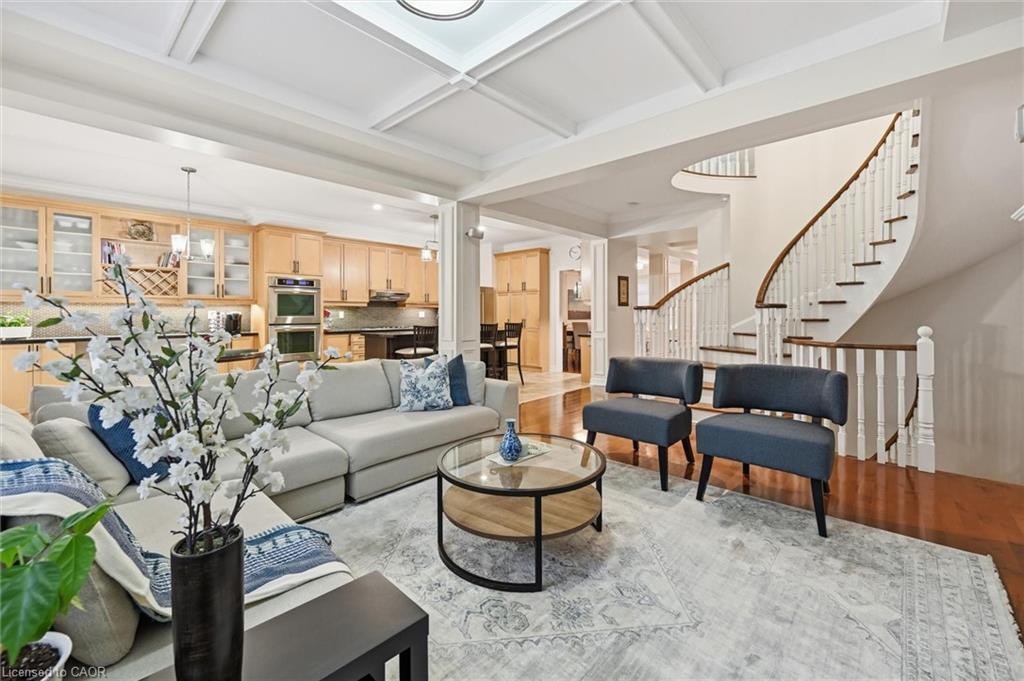 266 Admiral Drive, Oakville, ON - Indoor Photo Showing Living Room