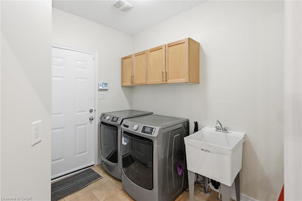 266 Admiral Drive, Oakville, ON - Indoor Photo Showing Laundry Room