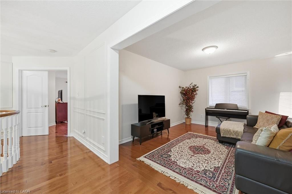 266 Admiral Drive, Oakville, ON - Indoor Photo Showing Living Room