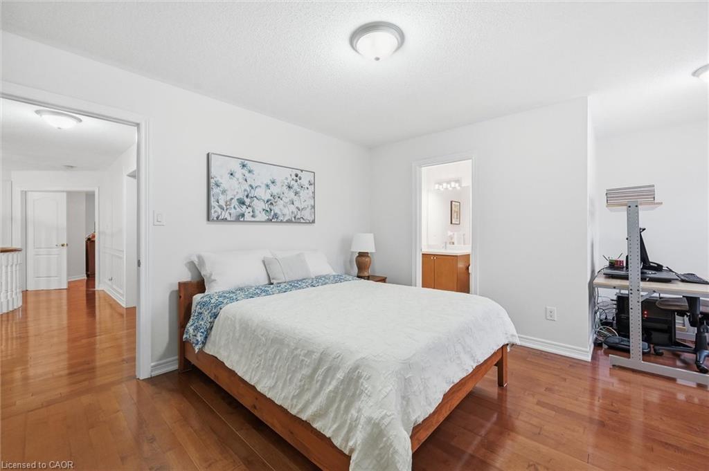 266 Admiral Drive, Oakville, ON - Indoor Photo Showing Bedroom