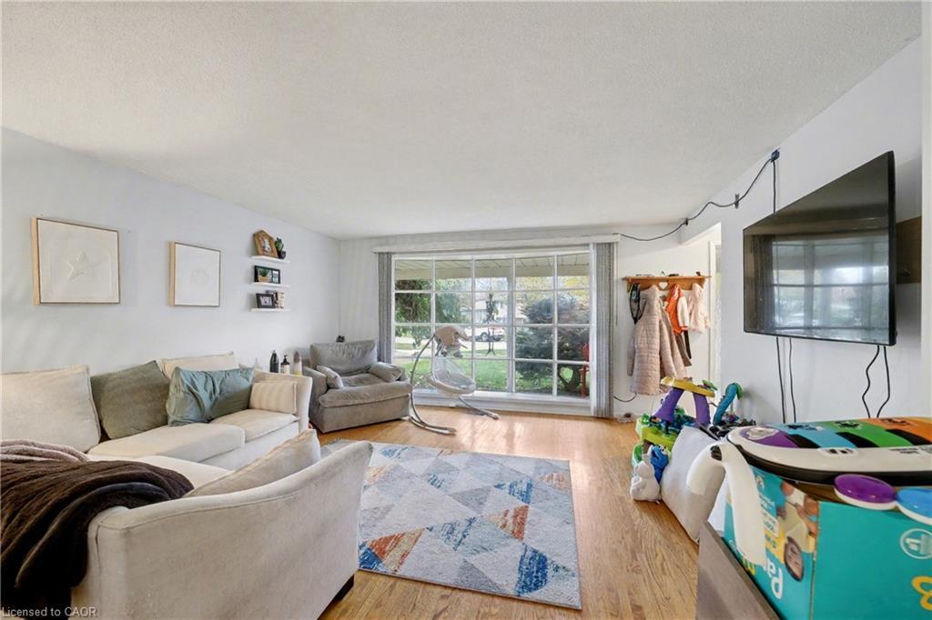 76 Appalachian Crescent, Kitchener, ON - Indoor Photo Showing Living Room