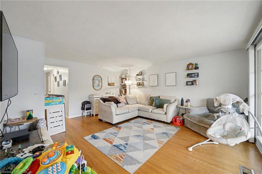 76 Appalachian Crescent, Kitchener, ON - Indoor Photo Showing Living Room