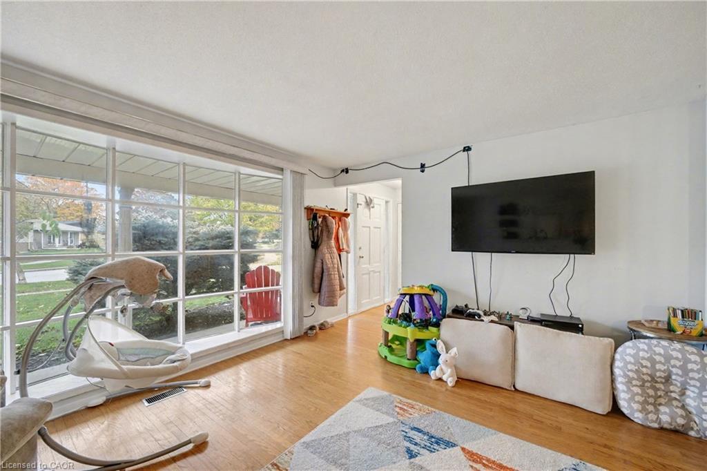 76 Appalachian Crescent, Kitchener, ON - Indoor Photo Showing Living Room
