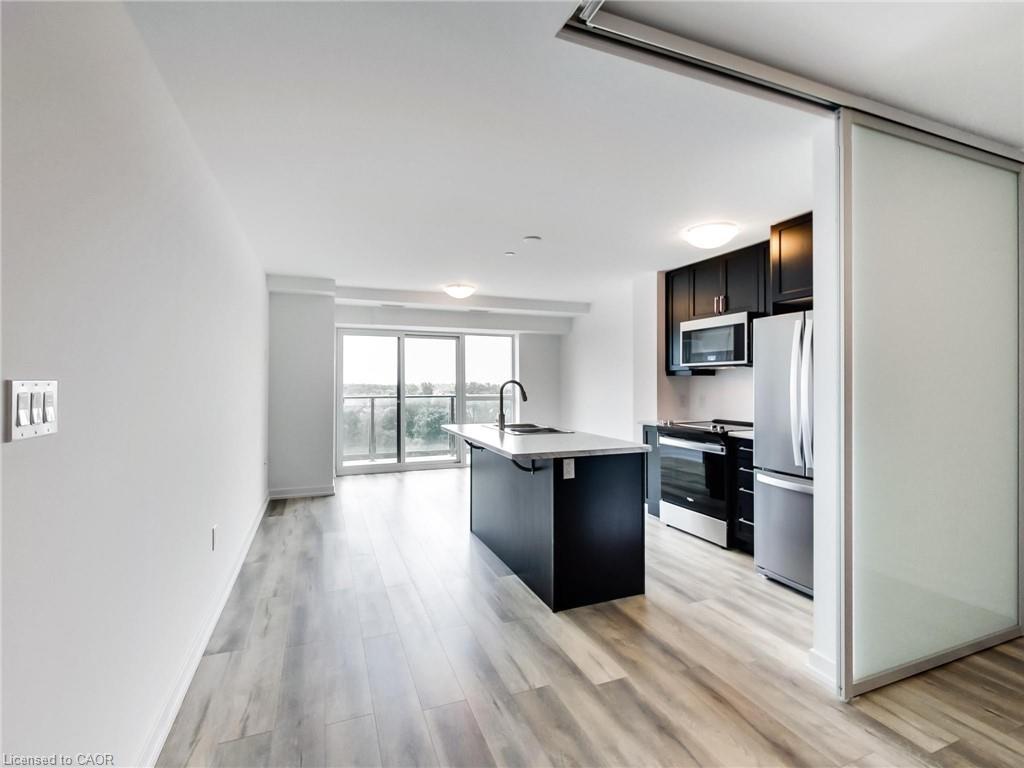 811-470 Dundas Street E, Waterdown, ON - Indoor Photo Showing Kitchen