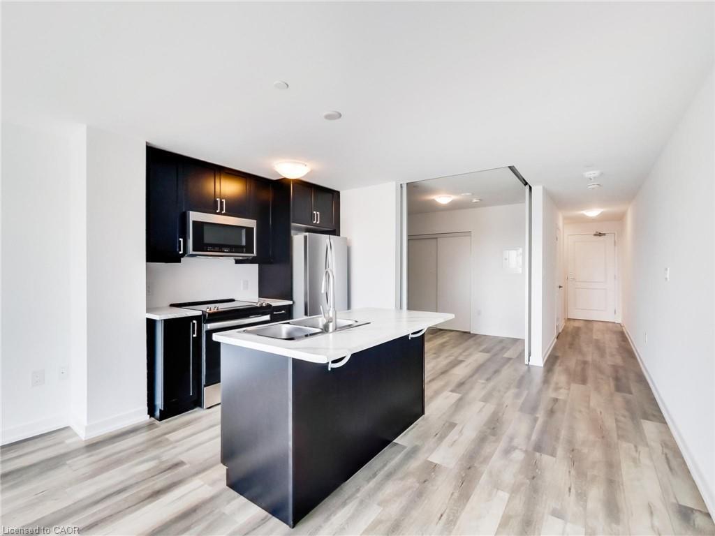 811-470 Dundas Street E, Waterdown, ON - Indoor Photo Showing Kitchen With Double Sink With Upgraded Kitchen