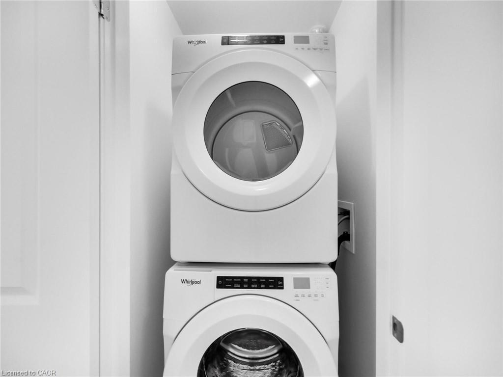 811-470 Dundas Street E, Waterdown, ON - Indoor Photo Showing Laundry Room