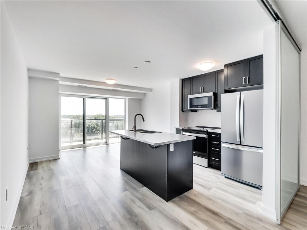 811-470 Dundas Street E, Waterdown, ON - Indoor Photo Showing Kitchen With Upgraded Kitchen