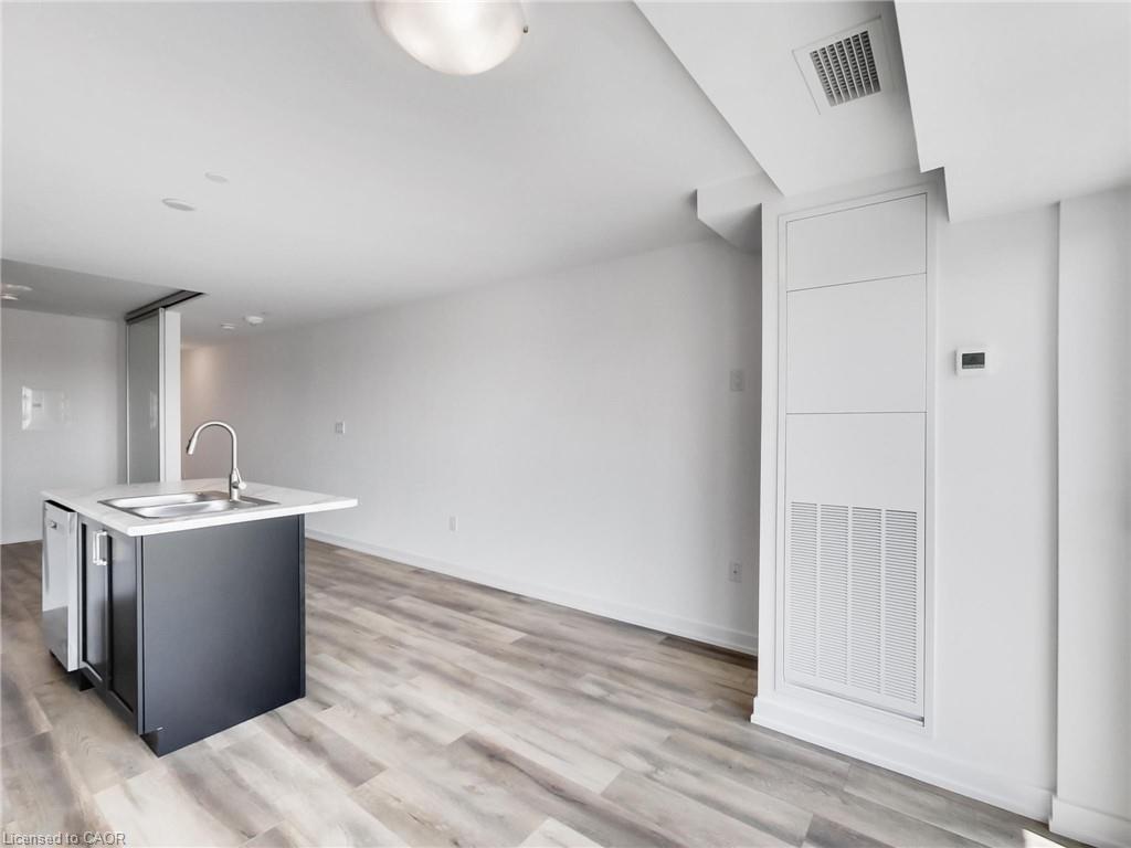 811-470 Dundas Street E, Waterdown, ON - Indoor Photo Showing Kitchen