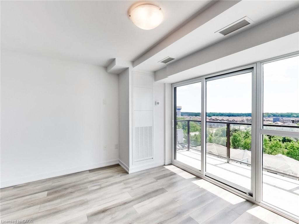 811-470 Dundas Street E, Waterdown, ON - Indoor Photo Showing Other Room