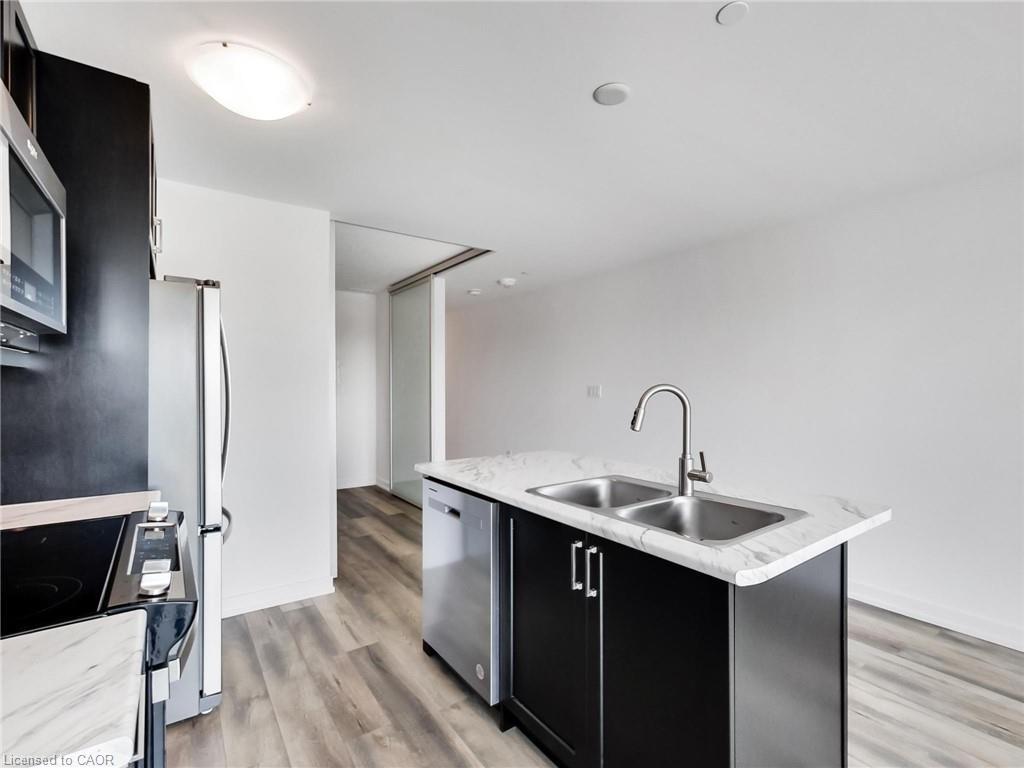 811-470 Dundas Street E, Waterdown, ON - Indoor Photo Showing Kitchen With Double Sink