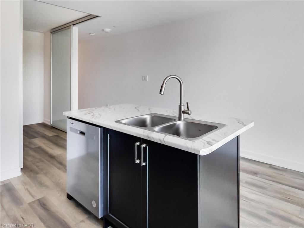 811-470 Dundas Street E, Waterdown, ON - Indoor Photo Showing Kitchen With Double Sink