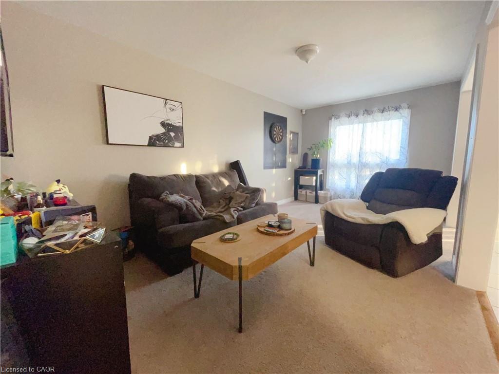 B-668 Butternut Avenue, Waterloo, ON - Indoor Photo Showing Living Room