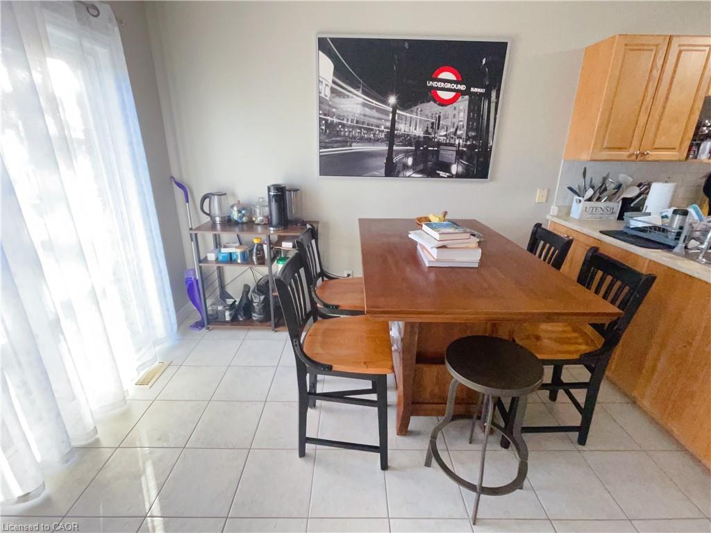 B-668 Butternut Avenue, Waterloo, ON - Indoor Photo Showing Dining Room