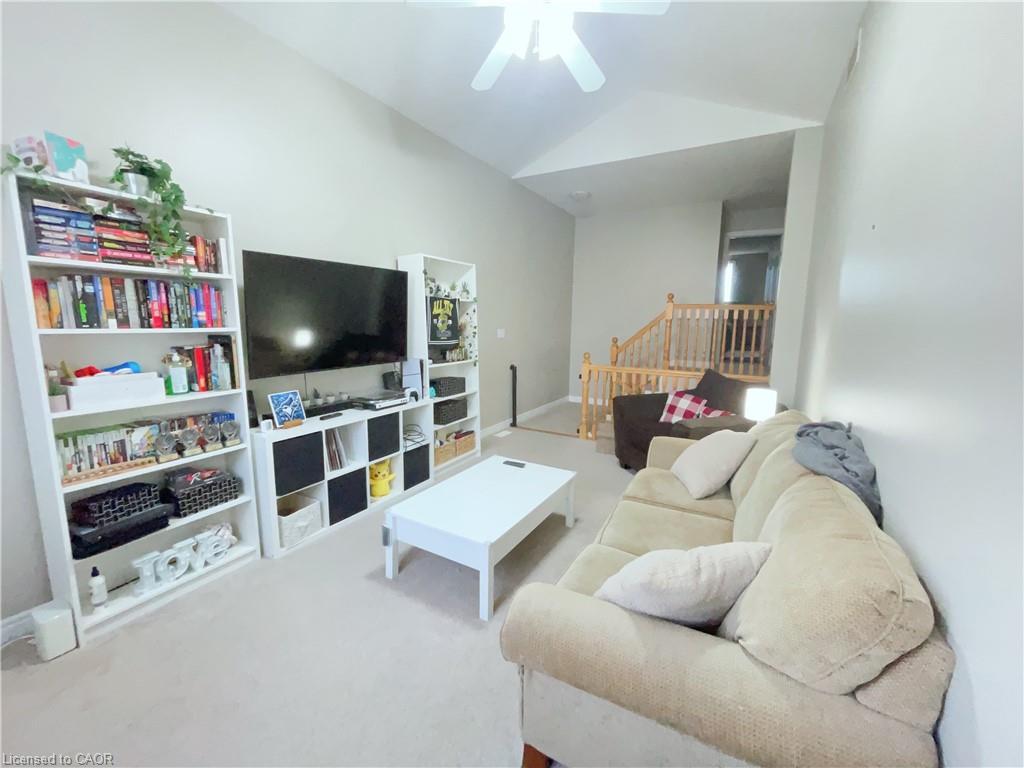 B-668 Butternut Avenue, Waterloo, ON - Indoor Photo Showing Living Room
