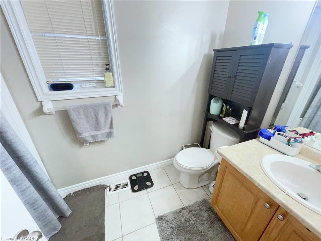 B-668 Butternut Avenue, Waterloo, ON - Indoor Photo Showing Bathroom