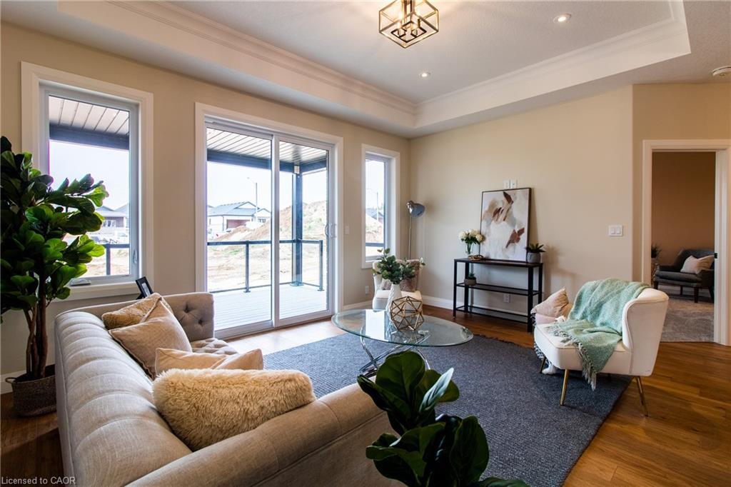 89 Duchess Drive, Delhi, ON - Indoor Photo Showing Living Room