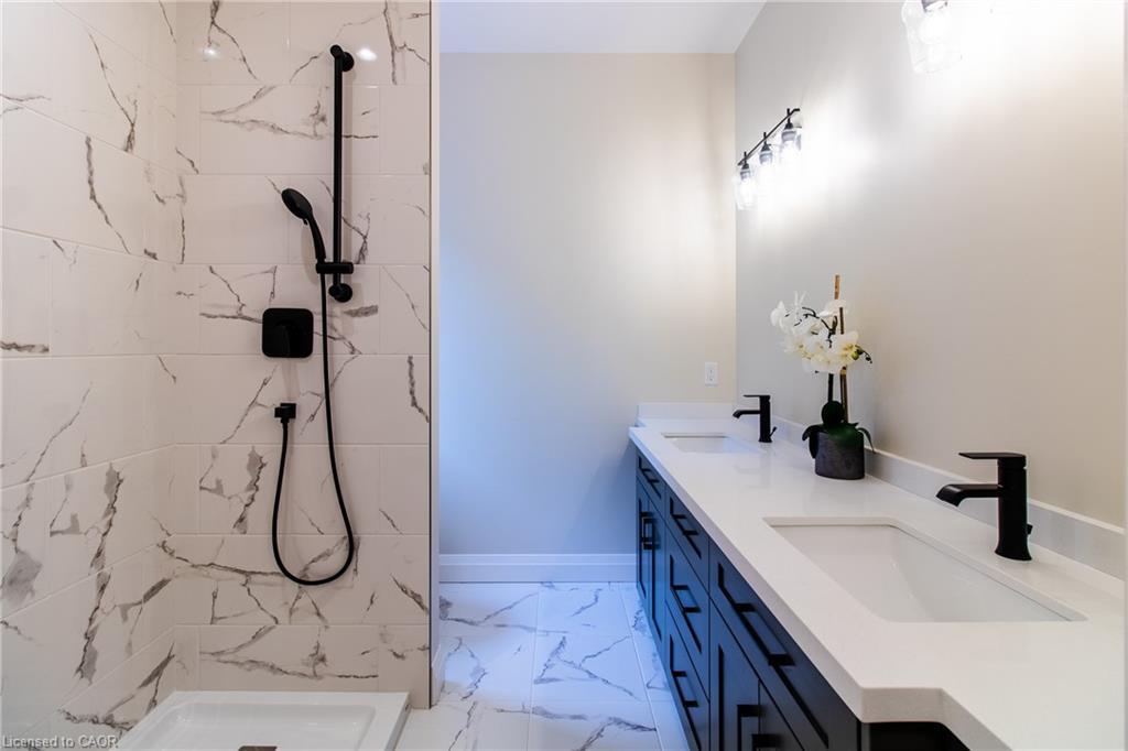 89 Duchess Drive, Delhi, ON - Indoor Photo Showing Bathroom