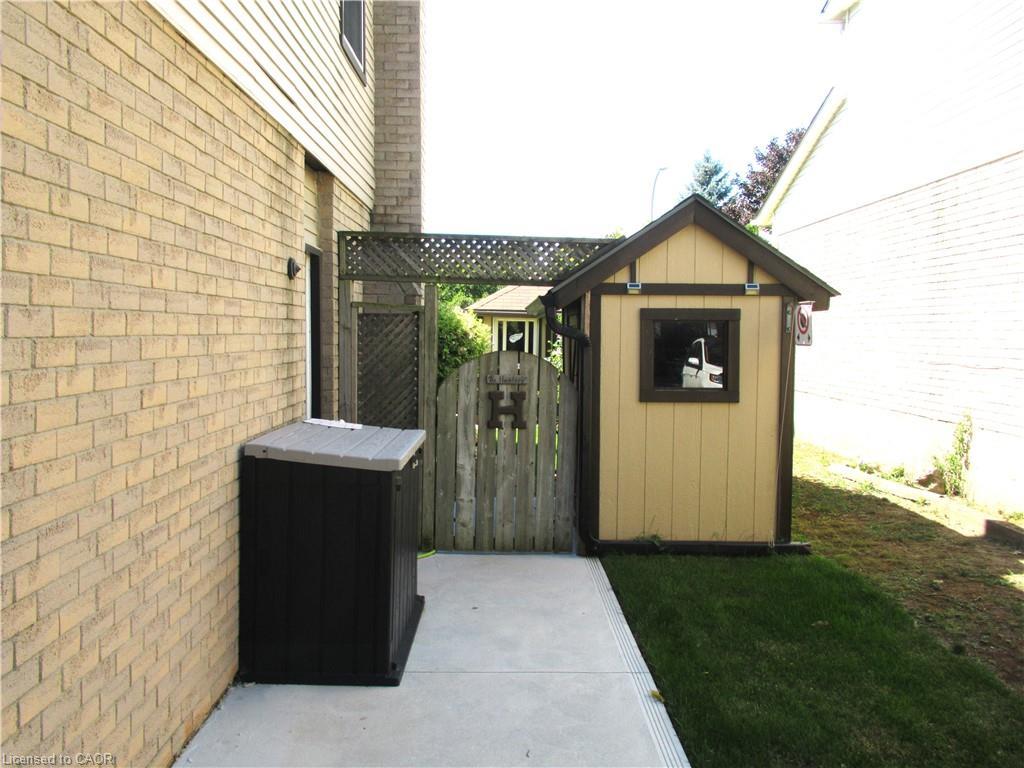 1 Agawam Court, Stoney Creek, ON - Outdoor With Exterior