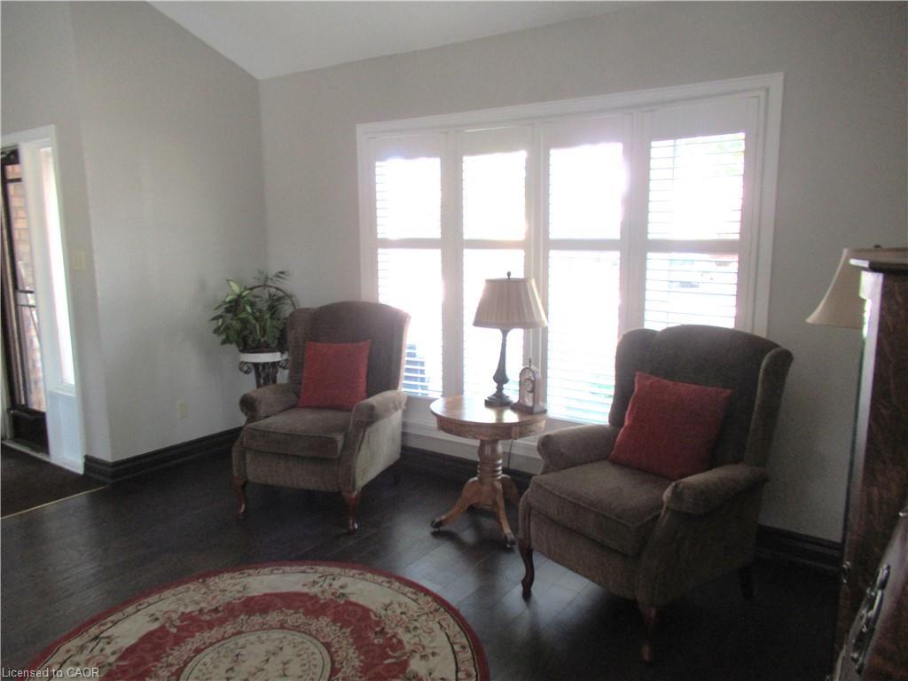1 Agawam Court, Stoney Creek, ON - Indoor Photo Showing Living Room