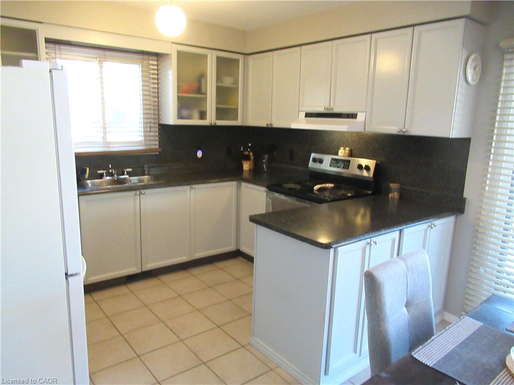 1 Agawam Court, Stoney Creek, ON - Indoor Photo Showing Kitchen