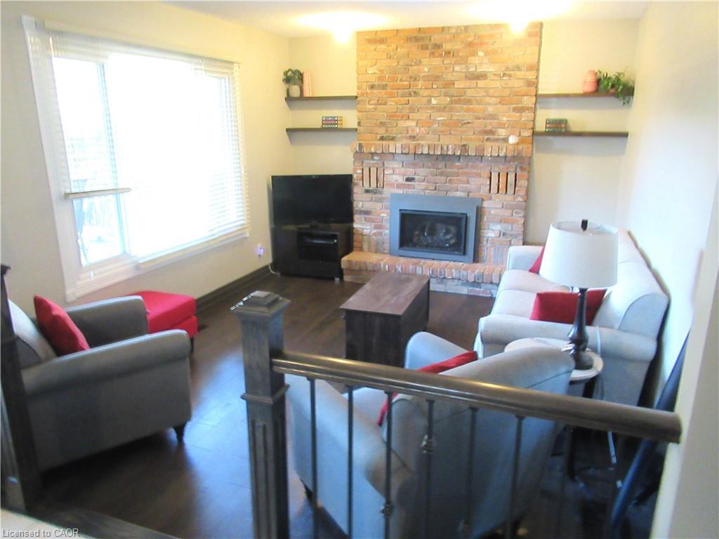 1 Agawam Court, Stoney Creek, ON - Indoor Photo Showing Living Room With Fireplace