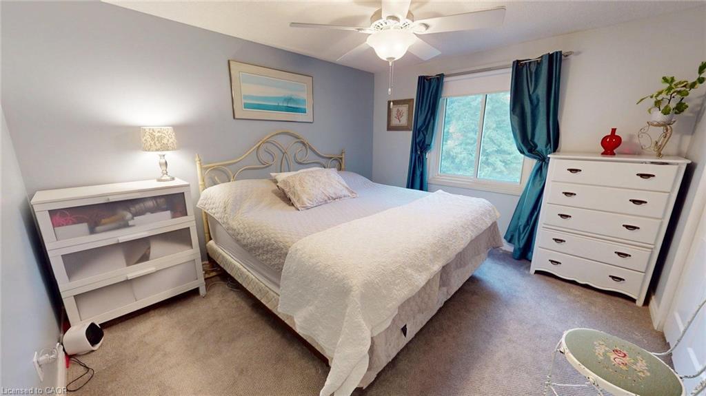 1962 Snake Road, Burlington, ON - Indoor Photo Showing Bedroom