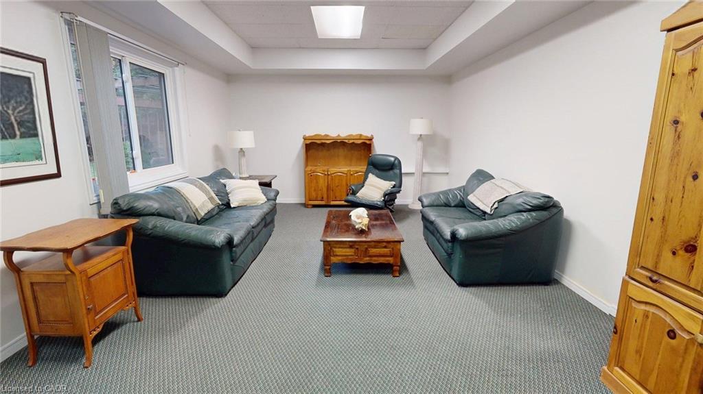 1962 Snake Road, Burlington, ON - Indoor Photo Showing Living Room
