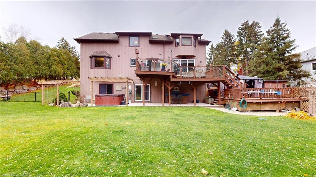 1962 Snake Road, Burlington, ON - Outdoor With Backyard