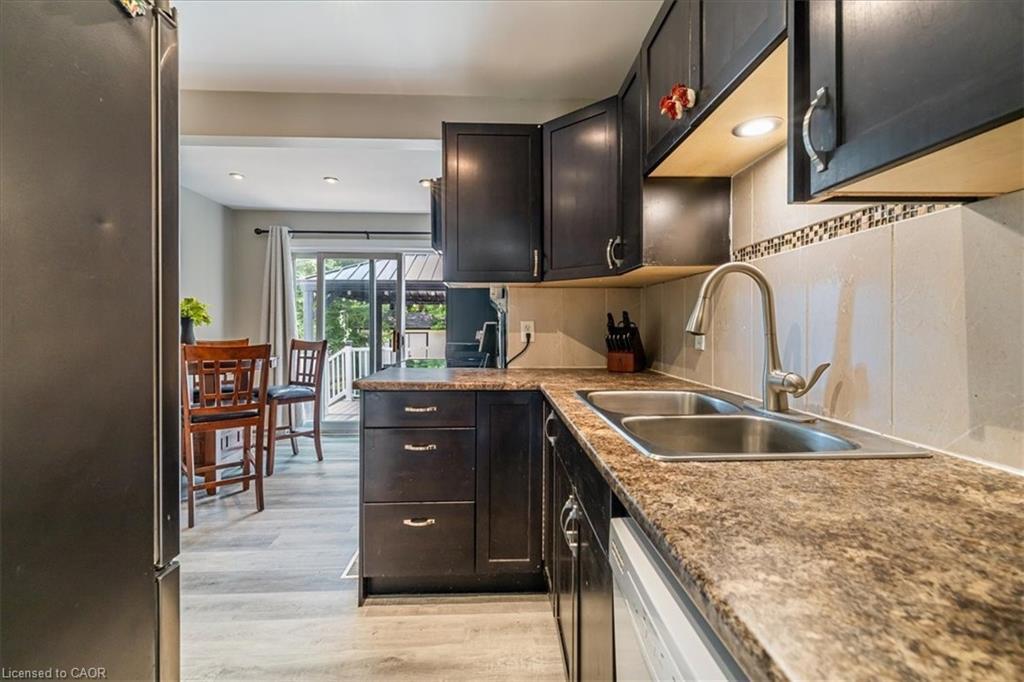 1591 Merrittville Highway, Welland, ON - Indoor Photo Showing Kitchen With Double Sink