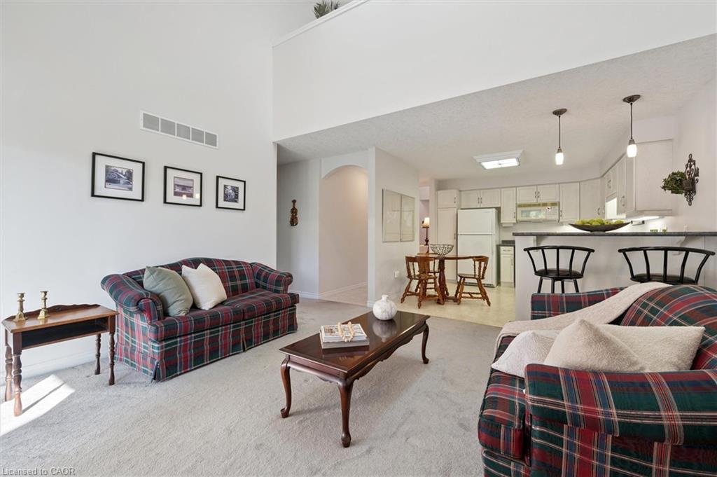 17 Terraview Crescent, Guelph, ON - Indoor Photo Showing Living Room