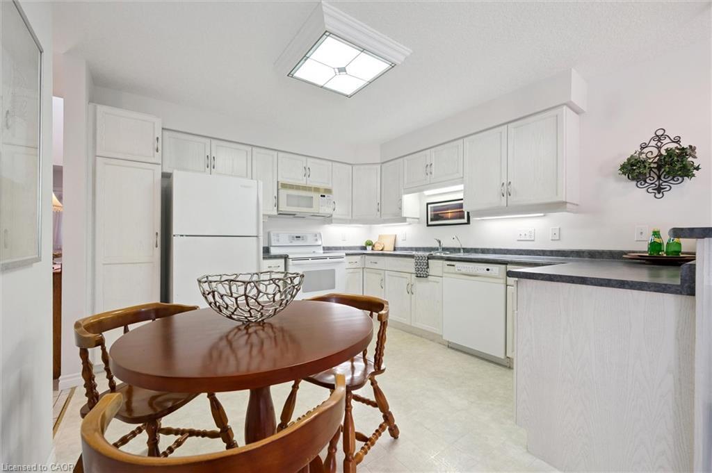 17 Terraview Crescent, Guelph, ON - Indoor Photo Showing Kitchen