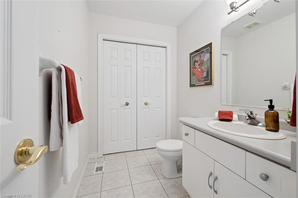 17 Terraview Crescent, Guelph, ON - Indoor Photo Showing Bathroom