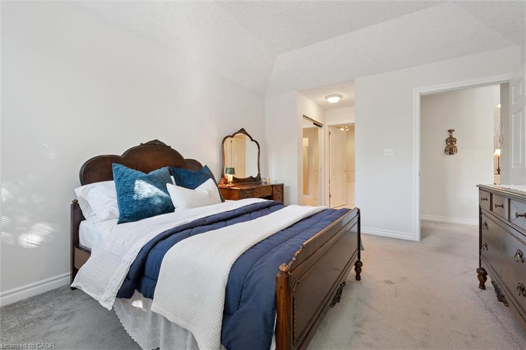 17 Terraview Crescent, Guelph, ON - Indoor Photo Showing Bedroom