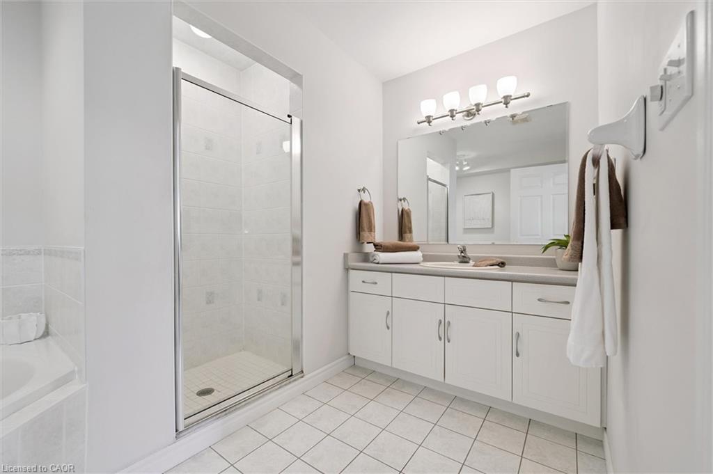 17 Terraview Crescent, Guelph, ON - Indoor Photo Showing Bathroom